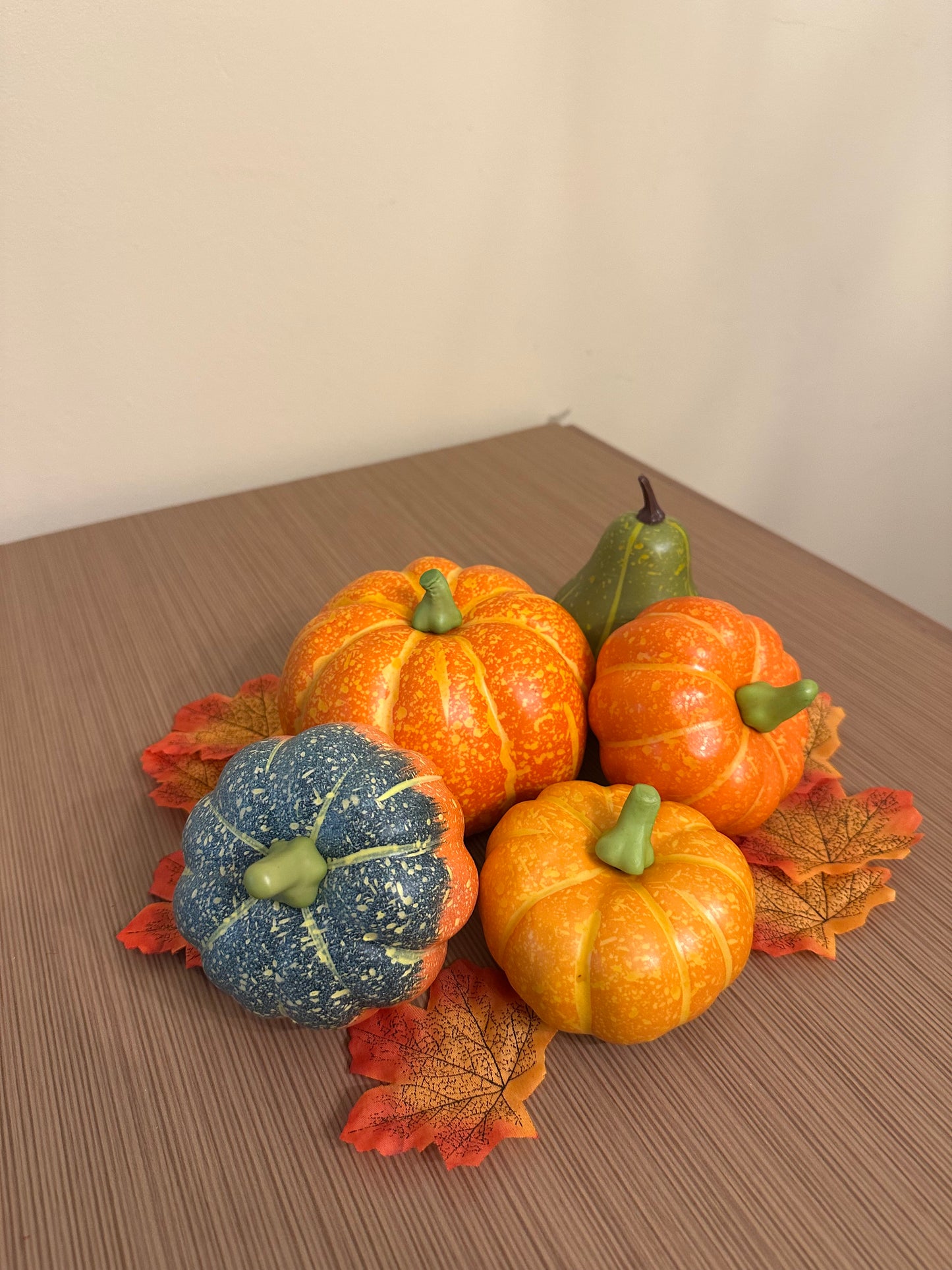 Juego de 5 calabazas con hojas de otoño